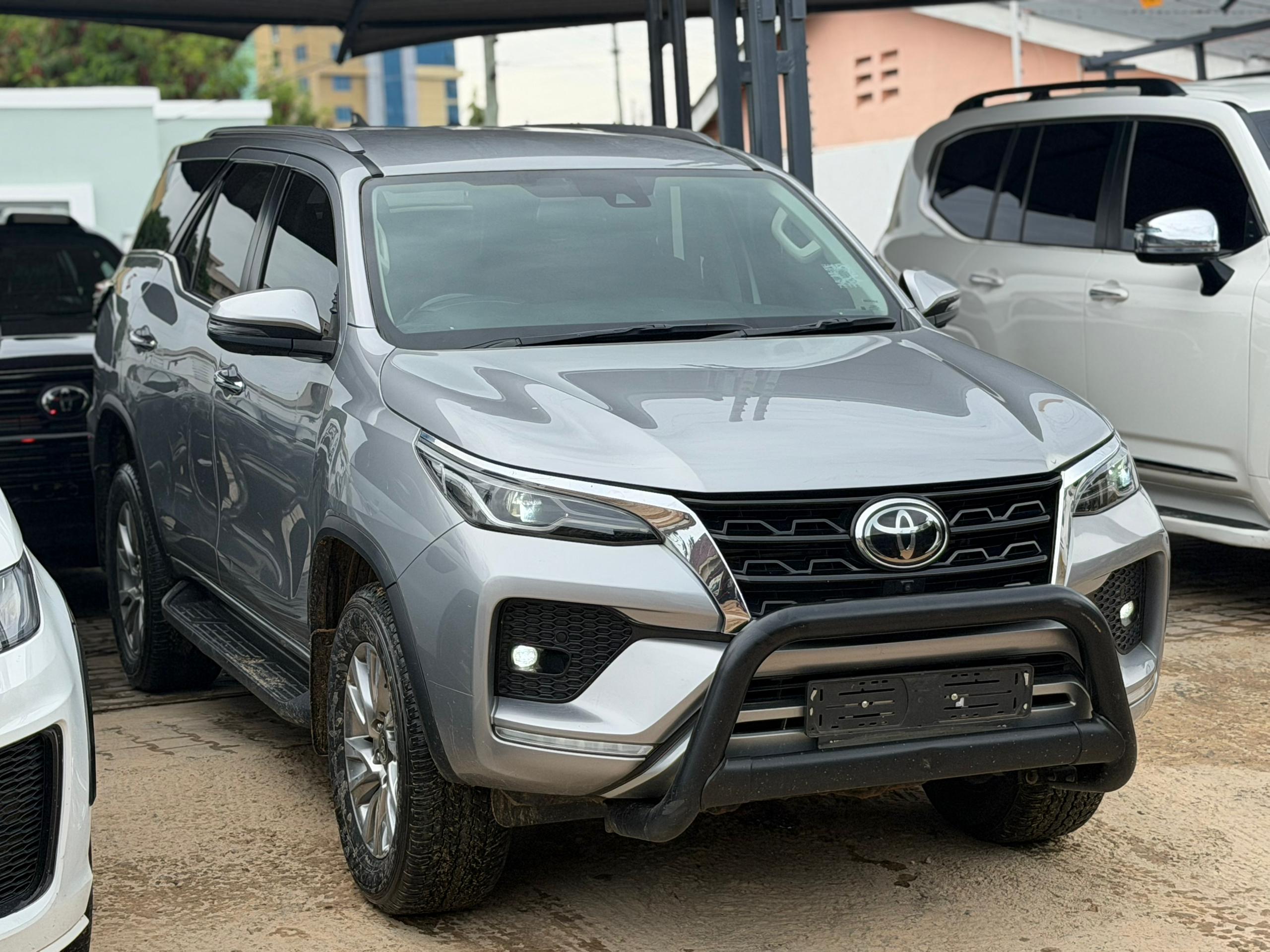 2022 TOYOTA FORTUNER VX 2.8L DIESEL 4x4